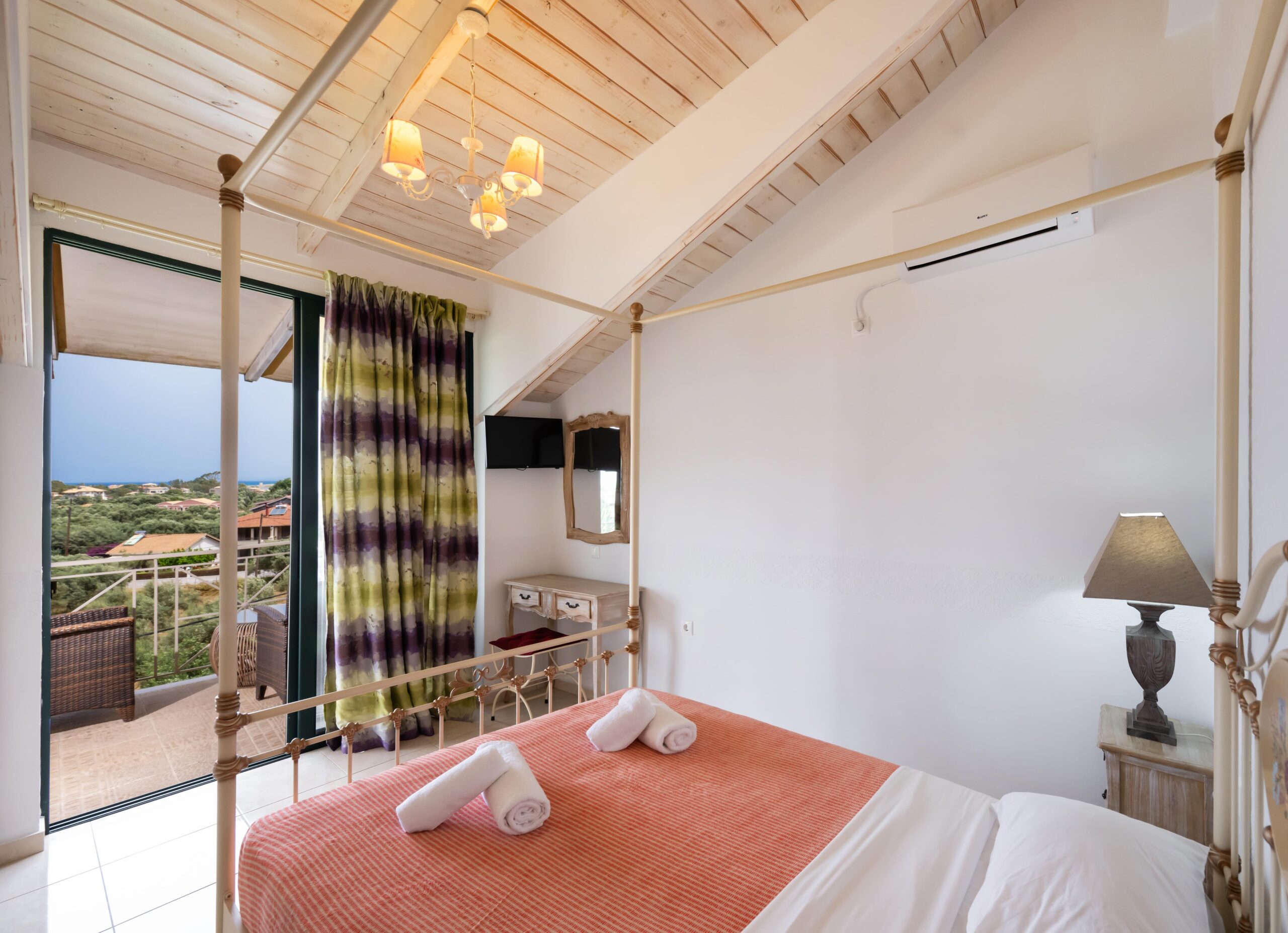 DELUXE ATTIC