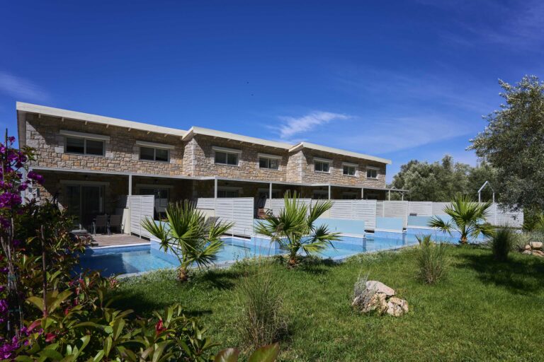 lefkada luxury suites maistro